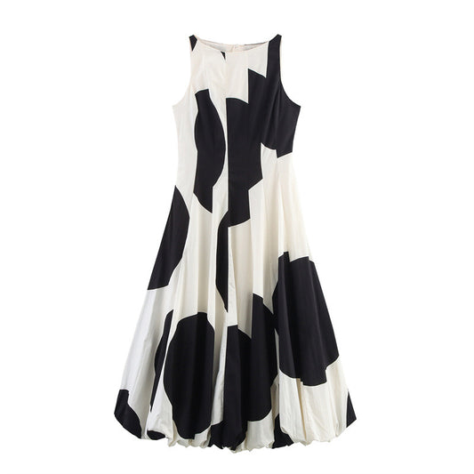 Fashionable Girl Balloon Silhouette Dress