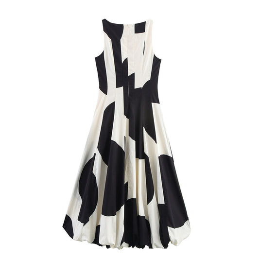 Fashionable Girl Balloon Silhouette Dress